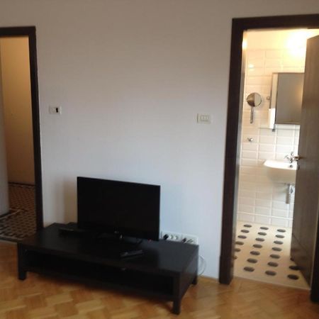 Central Studio Across From Intercontinental Bukarest Exterior foto