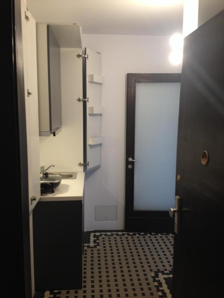 Central Studio Across From Intercontinental Bukarest Exterior foto