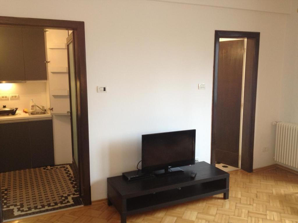 Central Studio Across From Intercontinental Bukarest Exterior foto